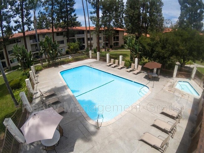 Building Photo - 10737 San Diego Mission Rd