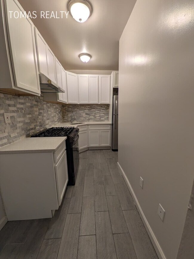 Building Photo - 28 Vineyard Ave