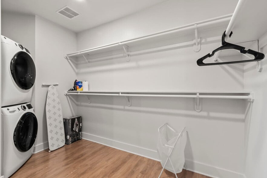 Building Photo - 2317 W Grace St