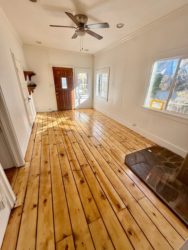 Building Photo - 521 Linden Ave