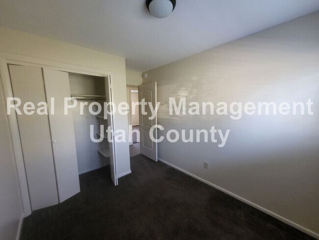 Building Photo - 1052 Ellen Cir