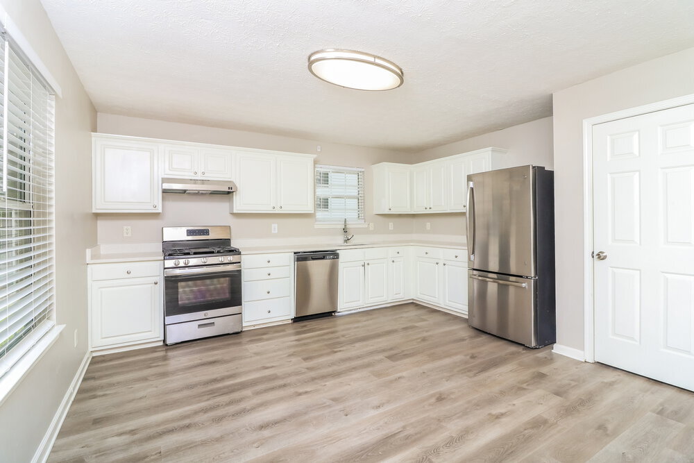 Building Photo - 2540 Lake Royale Dr