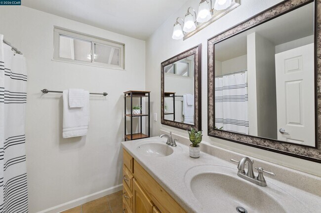 Building Photo - 1746 Candelero Ct