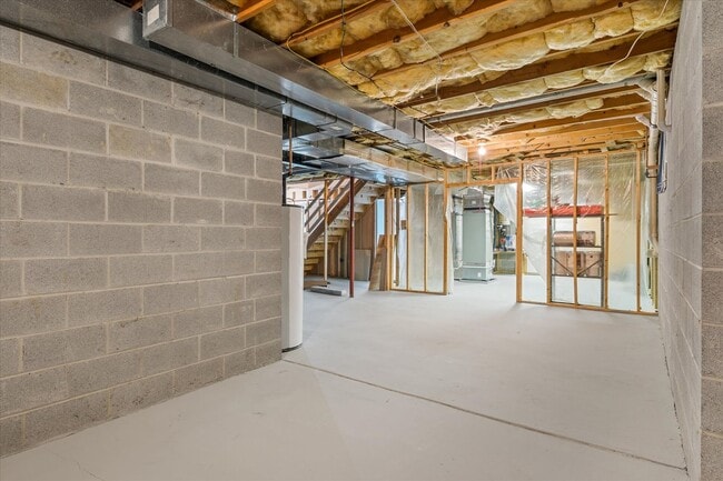 Building Photo - Charming Colonial in Elmhurst Station