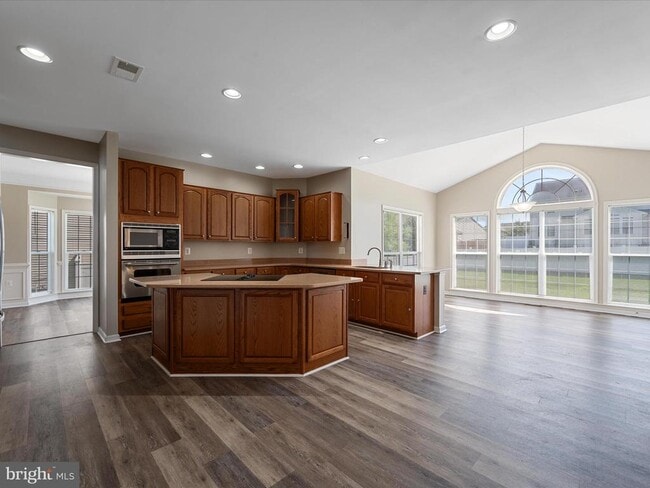 Building Photo - 207 MacKenzie Ln