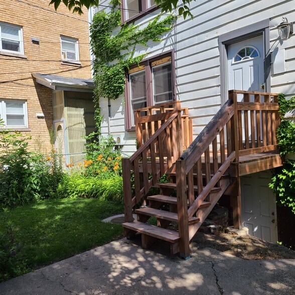 Building Photo - 1024 Garnett Pl