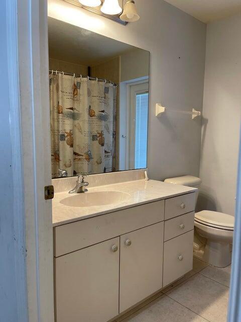 Building Photo - 2202 SW Crocus Ln