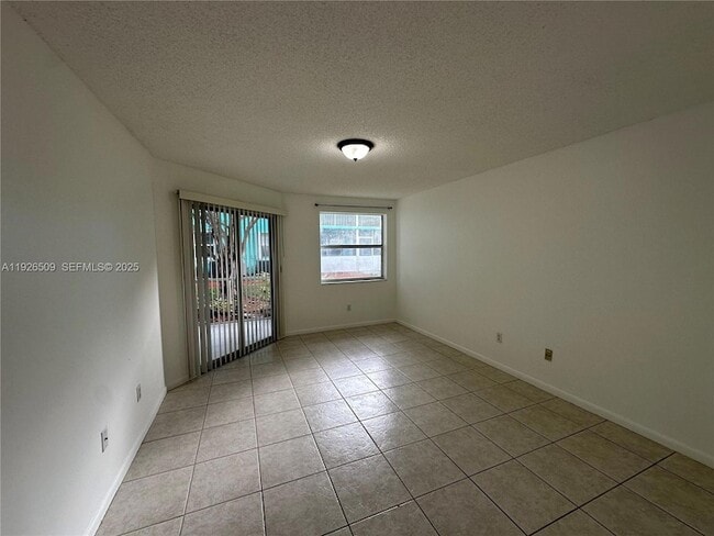 Building Photo - 2651 SE 19th Ct