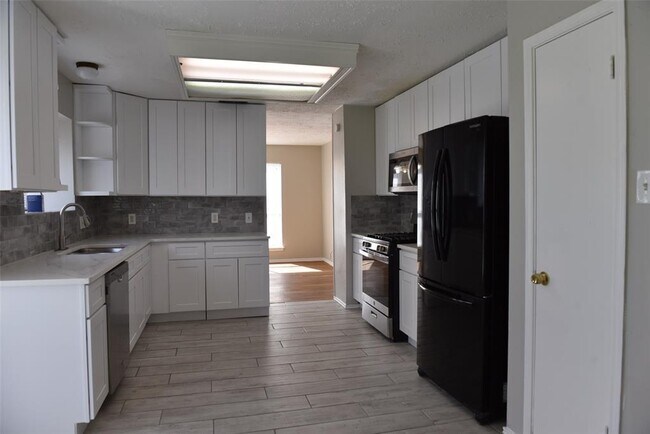Building Photo - Glenmeadow Drive, Stafford, TX 77477 - 4 BR 2.5 BA single-family home