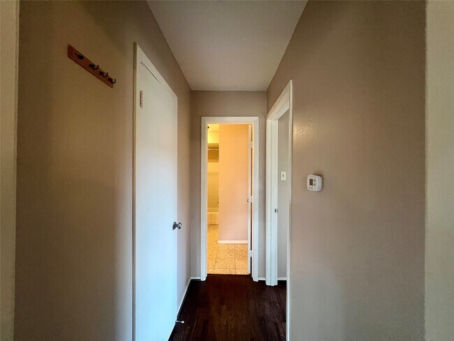 Building Photo - 7714 Renwick Dr