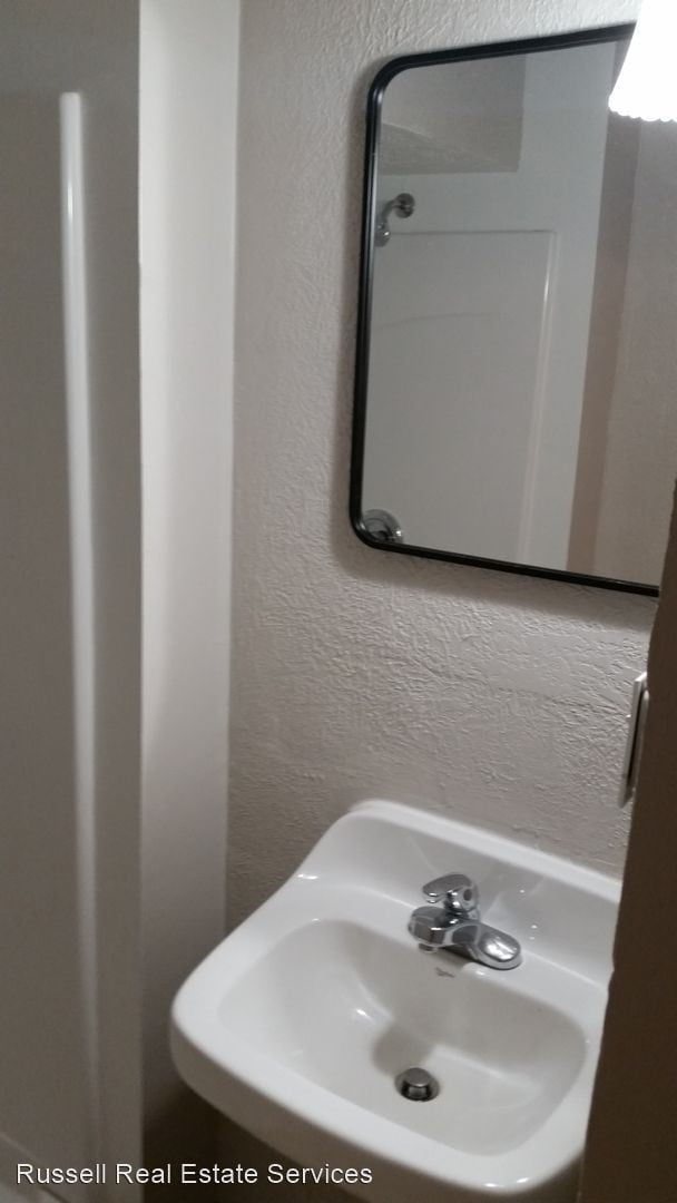 Building Photo - 1 br, 1 bath House - Albrecht Ave 2882 ( D...