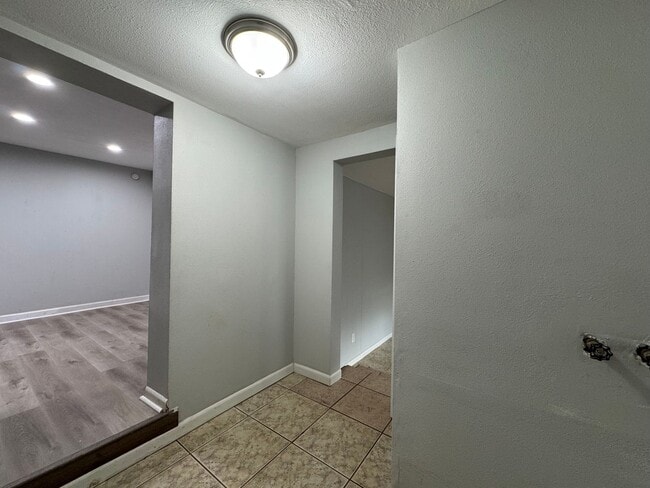 Building Photo - Coming Soon! 3 BR/2BA | Newly Renovated Single Family Home | Large Covered Back Patio| In Valrico!