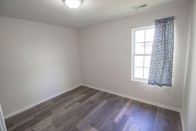 Building Photo - 1603 E Smiley Ln