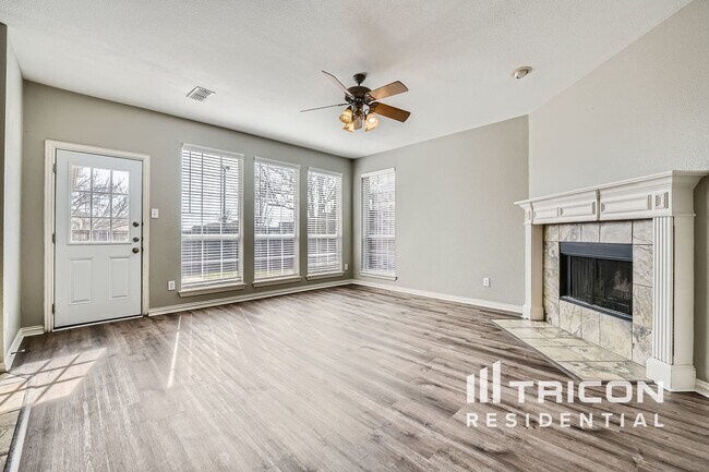 Building Photo - 2785 Greenway Dr