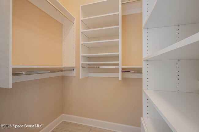Building Photo - 477 Pirate's Moon Ct