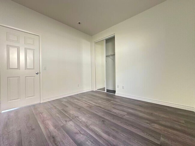 Building Photo - 5862 Ginger Dr
