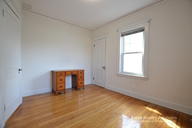 Building Photo - 94 Bennett St