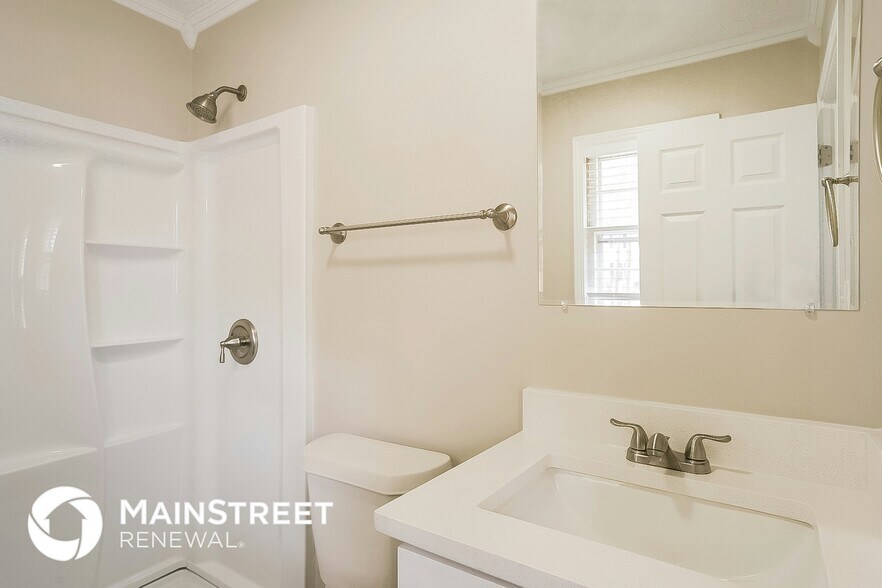 Building Photo - 2440 Hillboro Cir S W