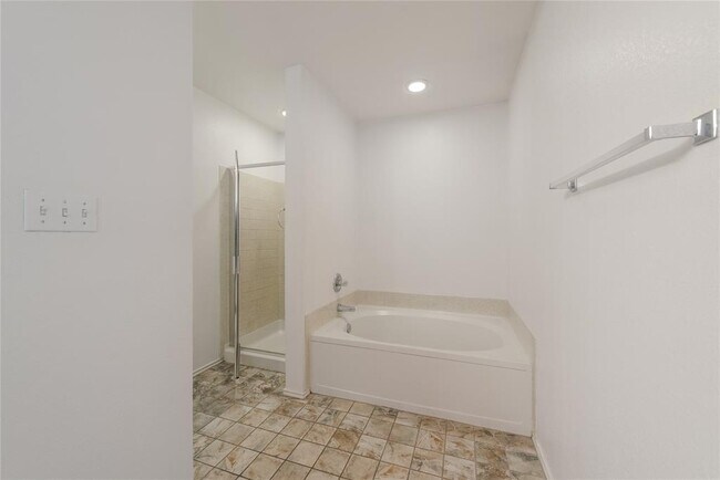 Building Photo - 11413 Kingsgate Dr