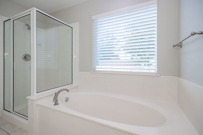 Building Photo - 6946 Gentle Breeze Dr