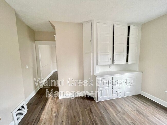 Building Photo - 1730-1730 E 30th St