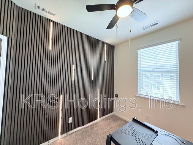 Building Photo - 849 Parc Townes Dr
