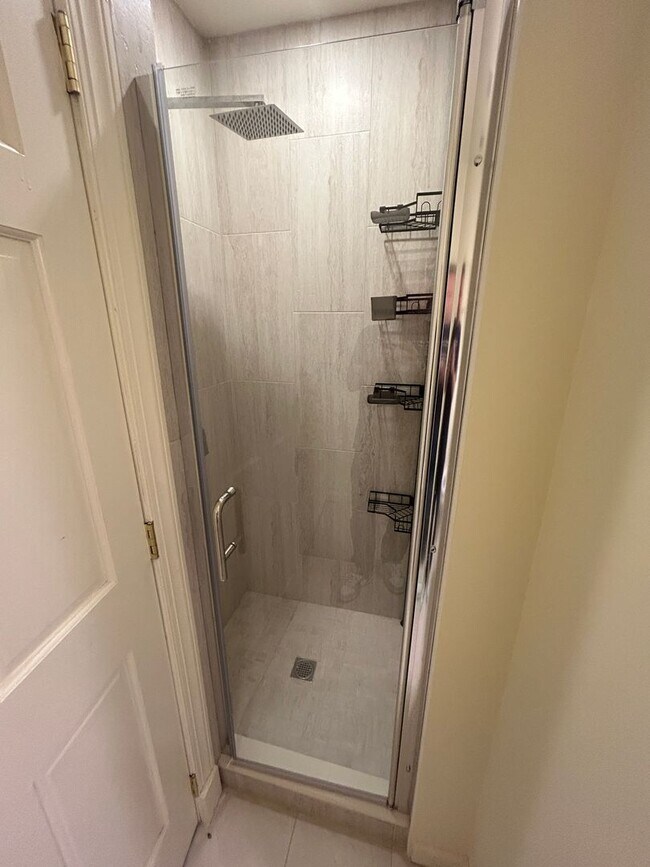 Building Photo - Cute 2 bed + 2 Bath SF House with 1 car ga...