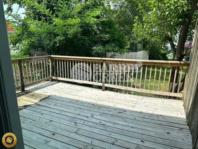 Building Photo - 2-Bed 1.5-Bath Townhome