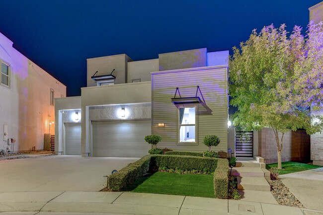 Building Photo - LUXURY 5 BED 4.5 BATH IN THE CANYONS 89052