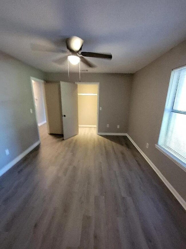 Building Photo - 19 Pinewood Ct