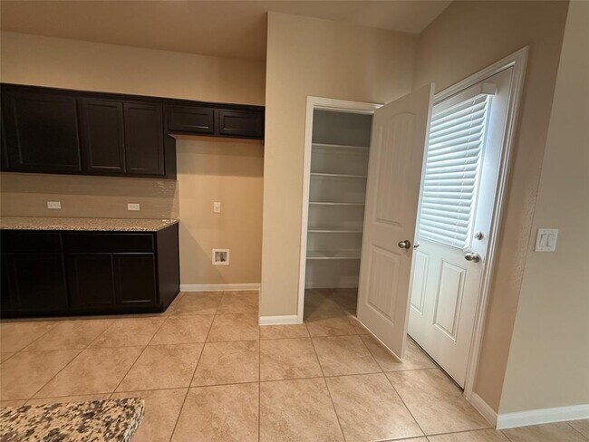 Building Photo - 6624 San Isidro Dr