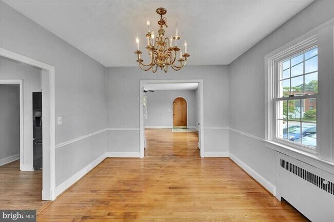 Dining room - 427 Hopkins Rd