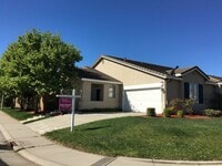 Building Photo - Updated Roseville Home