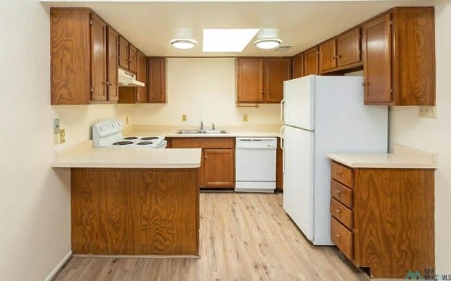 Building Photo - 1009 W Poe St