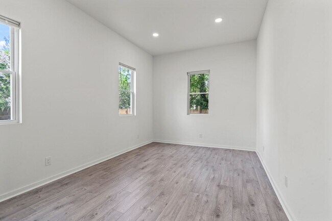 Building Photo - 1823 N Van Pelt St