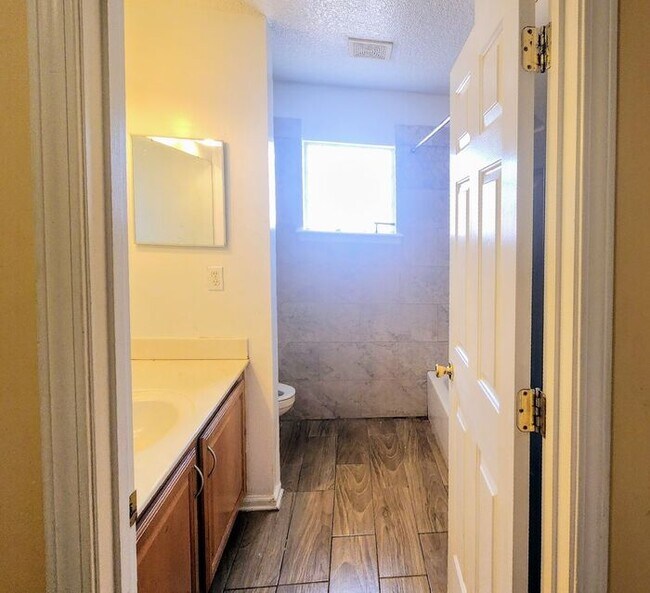 Building Photo - Spacious 4BR w/ Fenced Yard + Covered Lanai + 2 Car Garage  in Orange Park!