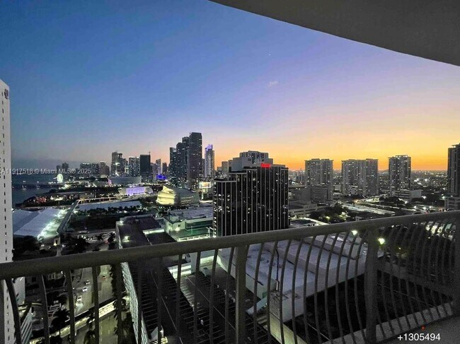 Building Photo - 1750 N Bayshore Dr