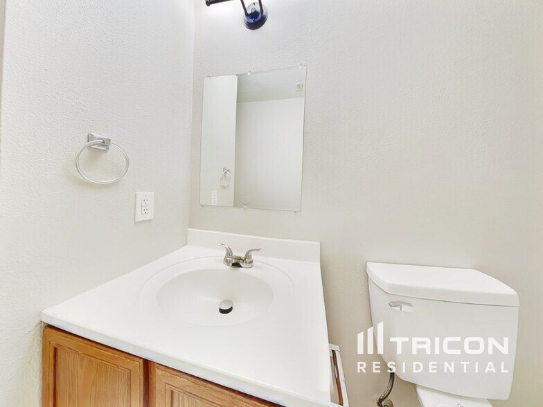 Building Photo - 8147 Steep Valley