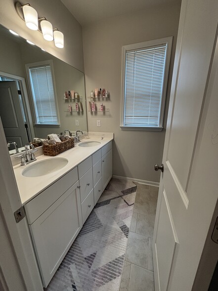 Upstairs Bathroom - 719 Saffron Blvd