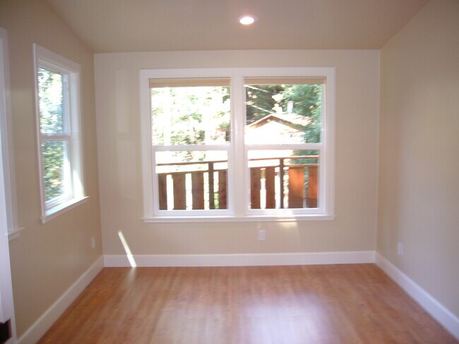Building Photo - Private One + Bedroom Hilltop Home, Washer/Dryer & Storage
