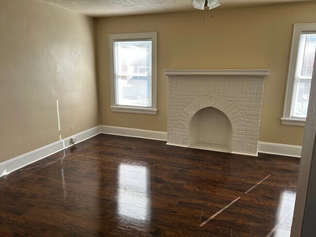 Building Photo - 1802 Lawn Ave