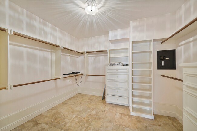 Building Photo - 14311 Islandwoods Dr