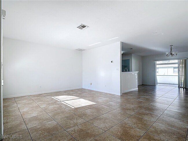 Building Photo - 1107 Cape Coral Pkwy W