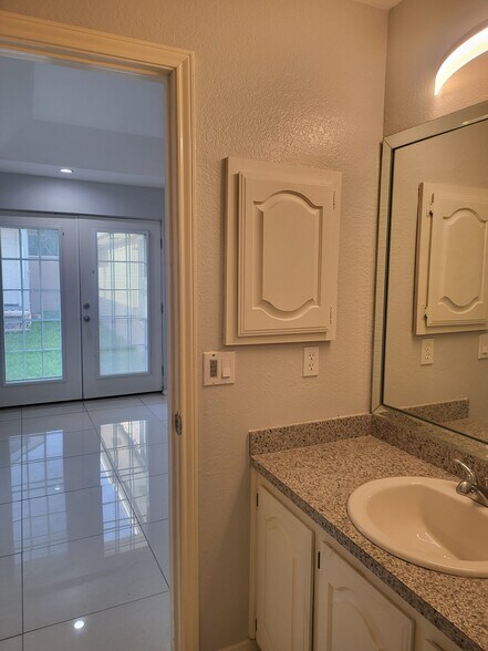 Building Photo - 2401 S Jackson Rd