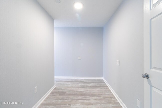 Building Photo - 770 Mahoney Rd