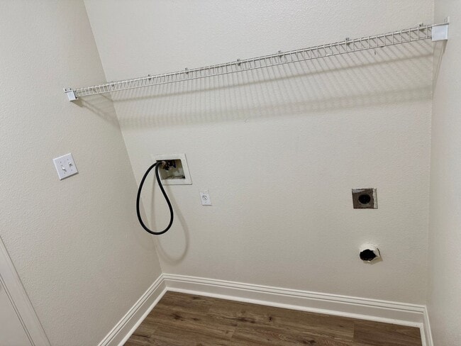 Building Photo - Newly Updated 3 Bedroom 2 1/2 Bath North M...