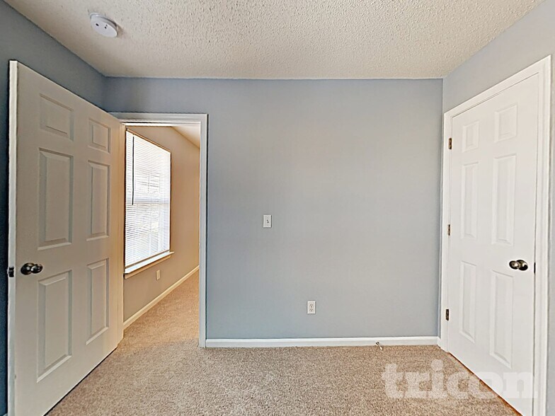 Building Photo - 208 E Waverly Pl Ct