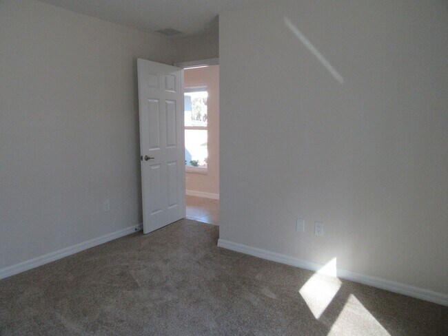 Building Photo - Beautiful home in Silver Springs