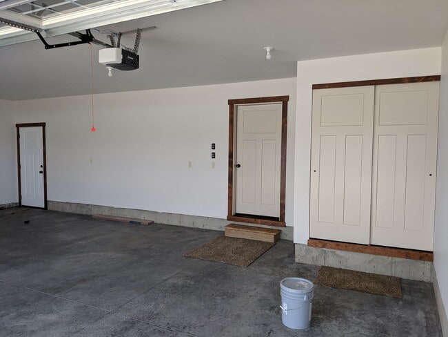 Building Photo - 4 Bed 2 Bath Rancher in Post Falls
