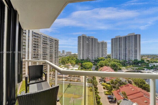 Building Photo - 3610 Yacht Club Dr